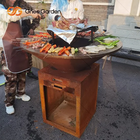 Braciere per barbecue in acciaio corten con deposito legna per giardino esterno